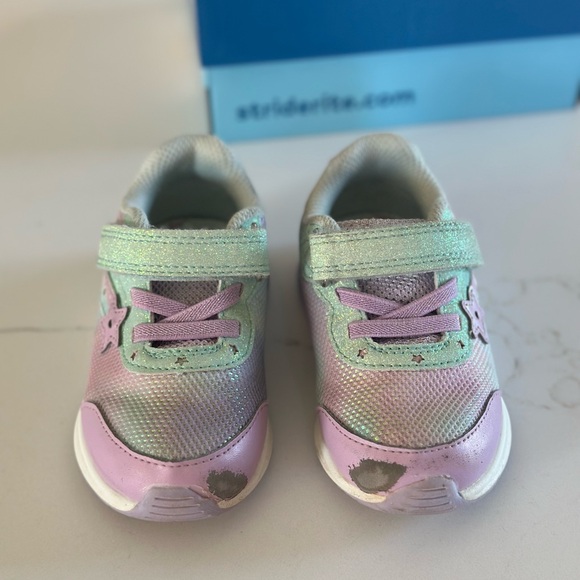 Girls Stride Rite’s size 6 - Picture 5 of 9